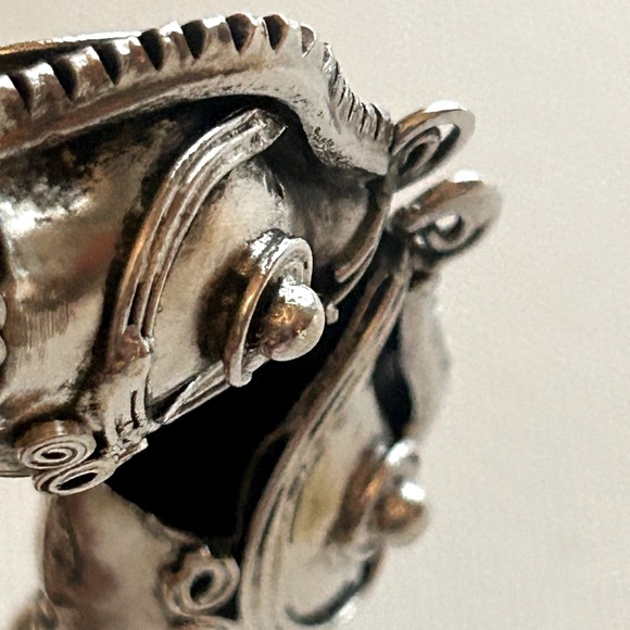 Grand exaggerate big handmade double dragon heads Miao silver bracelet cuff - Picture 6 of 14